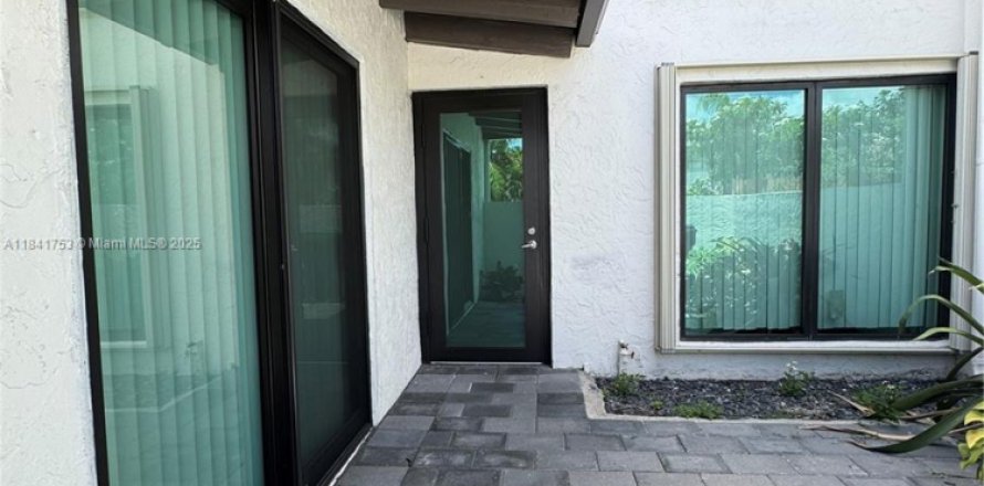 Touwnhouse à Miami, Floride 3 chambres, 126.81 m2 № 1836024
