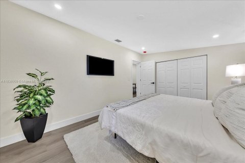 House in Miami Gardens, Florida 4 bedrooms, 106.47 sq.m. № 1836409 - photo 30