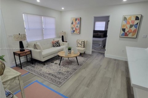 House in Miami Gardens, Florida 4 bedrooms, 106.47 sq.m. № 1836409 - photo 7