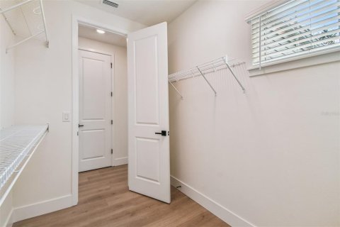 Adosado en venta en Tampa, Florida, 4 dormitorios, 215.44 m2 № 1883563 - foto 16
