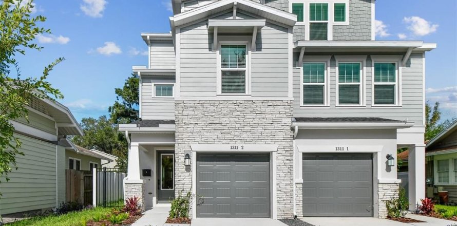 Adosado en Tampa, Florida 4 dormitorios, 215.44 m2 № 1883563