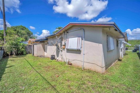 Villa ou maison à vendre à Hollywood, Floride: 3 chambres, 153.38 m2 № 1921817 - photo 27
