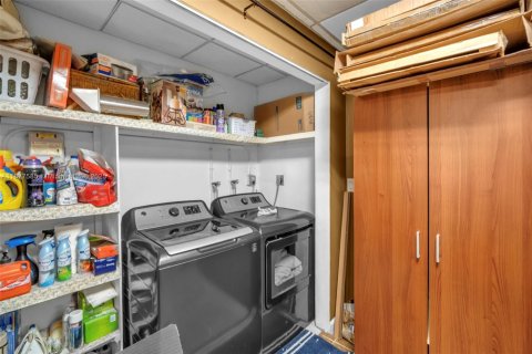 Villa ou maison à vendre à Hollywood, Floride: 3 chambres, 153.38 m2 № 1921817 - photo 18