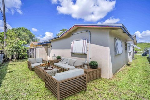 Villa ou maison à vendre à Hollywood, Floride: 3 chambres, 153.38 m2 № 1921817 - photo 28