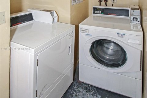Купить кондоминиум в Майами-Бич, Флорида 2 спальни, 79.9м2, № 2254700 - фото 27