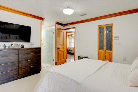 House in Miami, Florida 4 bedrooms, 178.37 sq.m. № 1924459 - photo 24