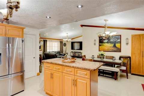House in Miami, Florida 4 bedrooms, 178.37 sq.m. № 1924459 - photo 15