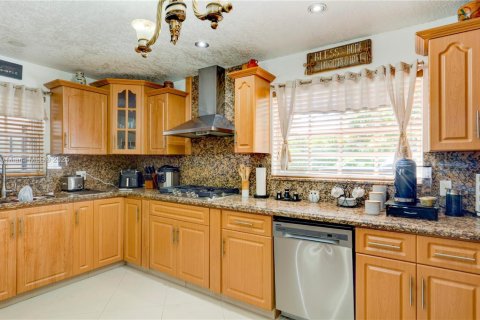 House in Miami, Florida 4 bedrooms, 178.37 sq.m. № 1924459 - photo 11