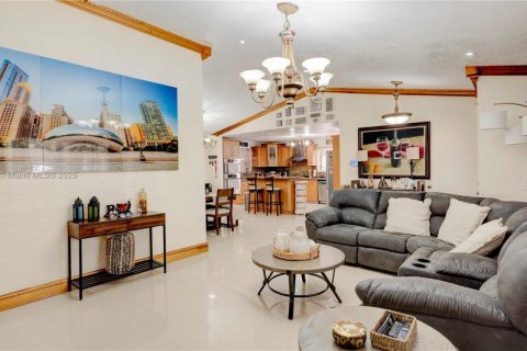 House in Miami, Florida 4 bedrooms, 178.37 sq.m. № 1924459 - photo 19