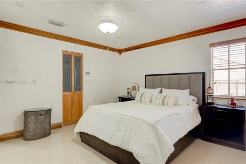 House in Miami, Florida 4 bedrooms, 178.37 sq.m. № 1924459 - photo 22