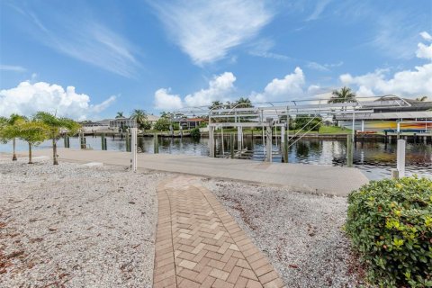 Casa en venta en Port Charlotte, Florida, 3 dormitorios, 255.11 m2 № 1910672 - foto 17