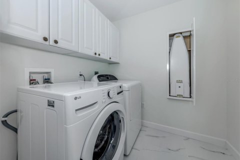 Casa en venta en Port Charlotte, Florida, 3 dormitorios, 255.11 m2 № 1910672 - foto 27