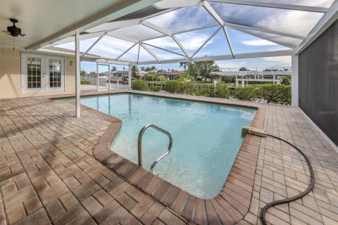 Casa en venta en Port Charlotte, Florida, 3 dormitorios, 255.11 m2 № 1910672 - foto 19