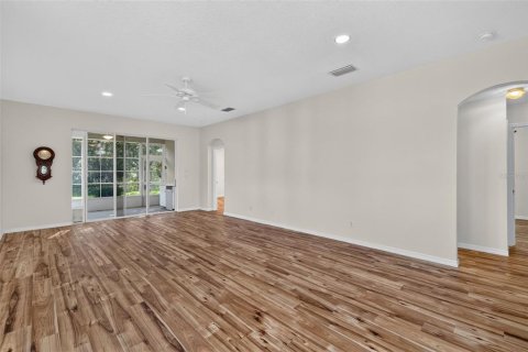 House in Leesburg, Florida 3 bedrooms, 144.83 sq.m. № 2391014 - photo 11