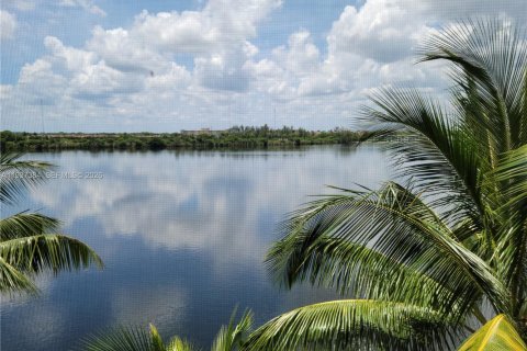 Condo in Miami, Florida, 2 bedrooms № 1997514 - photo 12