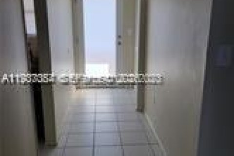 Condo in Miami, Florida, 2 bedrooms № 1997514 - photo 6