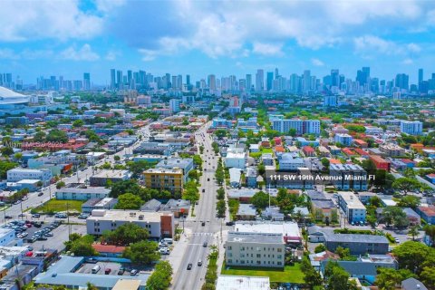 Коммерческая недвижимость в Майами, Флорида № 2034335