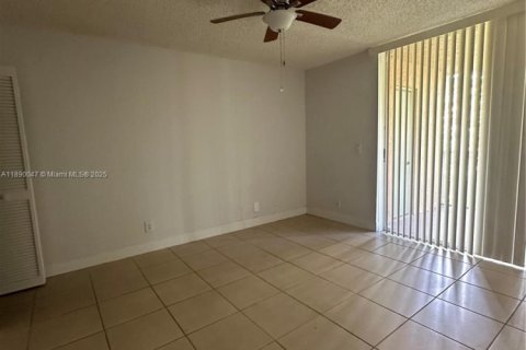 Снять в аренду кондоминиум в Помпано-Бич, Флорида 1 спальня, 76.18м2, № 1939274 - фото 5