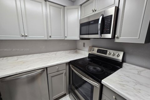 Touwnhouse à vendre à Margate, Floride: 2 chambres, 74.32 m2 № 2046953 - photo 10