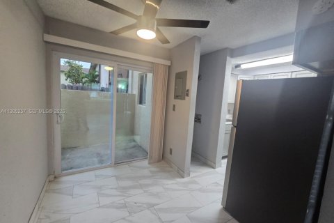 Touwnhouse à vendre à Margate, Floride: 2 chambres, 74.32 m2 № 2046953 - photo 15