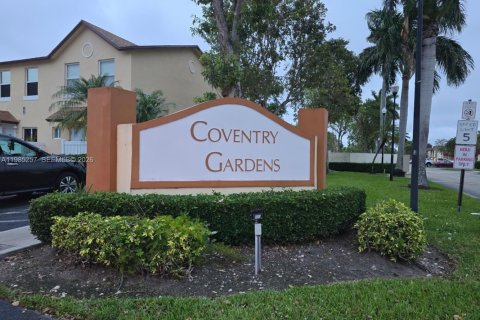 Touwnhouse à vendre à Margate, Floride: 2 chambres, 74.32 m2 № 2046953 - photo 2