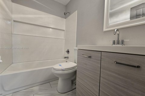 Touwnhouse à vendre à Margate, Floride: 2 chambres, 74.32 m2 № 2046953 - photo 26