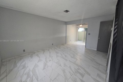 Touwnhouse à vendre à Margate, Floride: 2 chambres, 74.32 m2 № 2046953 - photo 16