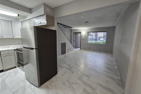 Touwnhouse à vendre à Margate, Floride: 2 chambres, 74.32 m2 № 2046953 - photo 12