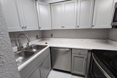 Touwnhouse à vendre à Margate, Floride: 2 chambres, 74.32 m2 № 2046953 - photo 11