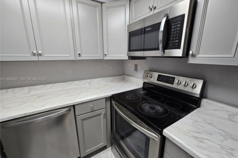 Touwnhouse à vendre à Margate, Floride: 2 chambres, 74.32 m2 № 2046953 - photo 9