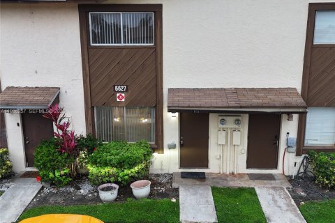 Touwnhouse à vendre à Margate, Floride: 2 chambres, 74.32 m2 № 2046953 - photo 3