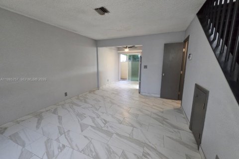 Touwnhouse à vendre à Margate, Floride: 2 chambres, 74.32 m2 № 2046953 - photo 8