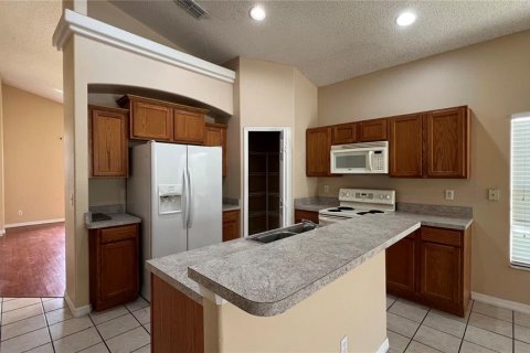 House in Clermont, Florida 4 bedrooms, 180.42 sq.m. № 1918119 - photo 12