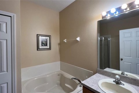 House in Clermont, Florida 4 bedrooms, 180.42 sq.m. № 1918119 - photo 22
