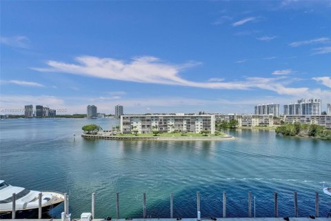 Copropriété à vendre à Aventura, Floride: 2 chambres, 105.91 m2 № 1745713 - photo 25