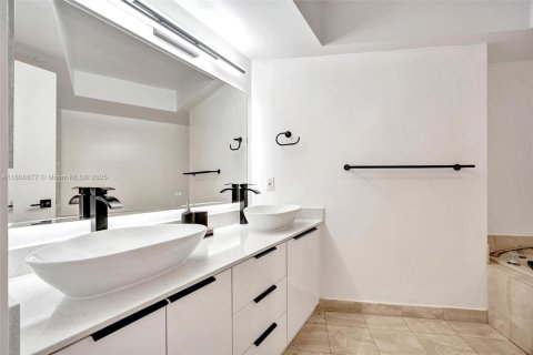 Copropriété à vendre à Aventura, Floride: 2 chambres, 105.91 m2 № 1745713 - photo 16