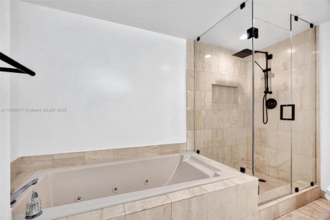 Copropriété à vendre à Aventura, Floride: 2 chambres, 105.91 m2 № 1745713 - photo 17