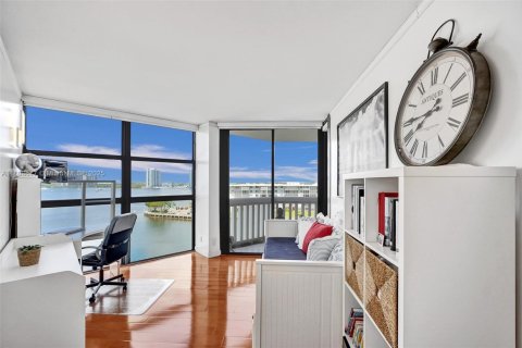 Copropriété à vendre à Aventura, Floride: 2 chambres, 105.91 m2 № 1745713 - photo 18