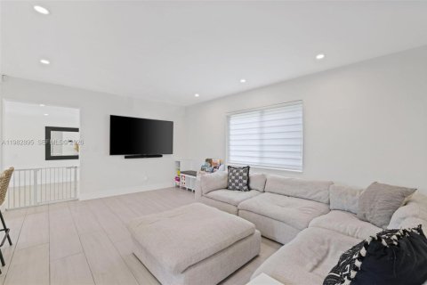 Купить виллу или дом в Майами, Флорида 3 комнаты, 196.21м2, № 2049726 - фото 16