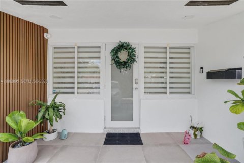 Купить виллу или дом в Майами, Флорида 3 комнаты, 196.21м2, № 2049726 - фото 3