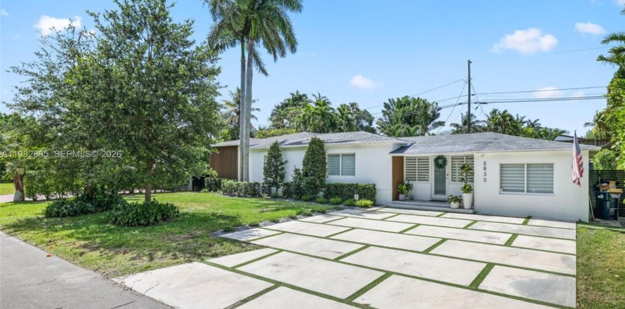 Дом в Майами, Флорида 3 комнаты, 196.21м2 № 2049726