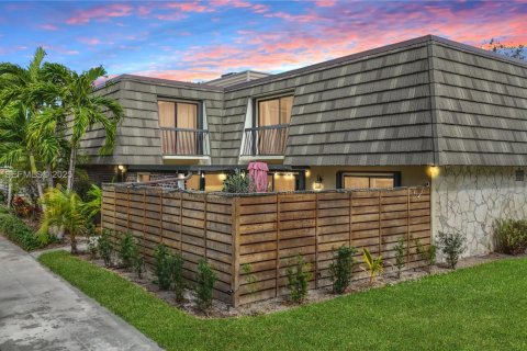 Adosado en venta en Palm Beach Gardens, Florida, 3 dormitorios, 138.24 m2 № 1992153 - foto 1