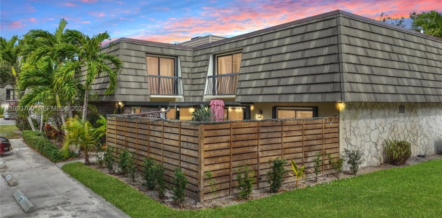 Adosado en Palm Beach Gardens, Florida 3 dormitorios, 138.24 m2 № 1992153