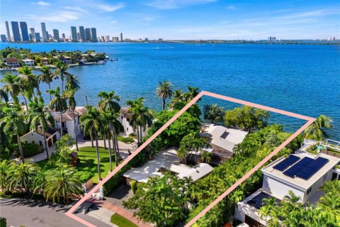 House in Miami Beach, Florida 5 bedrooms, 449.37 sq.m. № 2020539 - photo 11