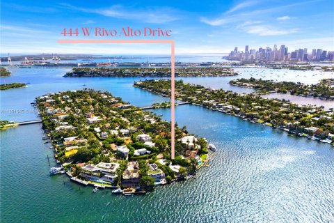 House in Miami Beach, Florida 5 bedrooms, 449.37 sq.m. № 2020539 - photo 2