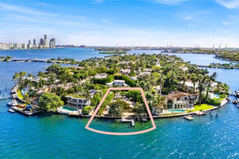 House in Miami Beach, Florida 5 bedrooms, 449.37 sq.m. № 2020539 - photo 10