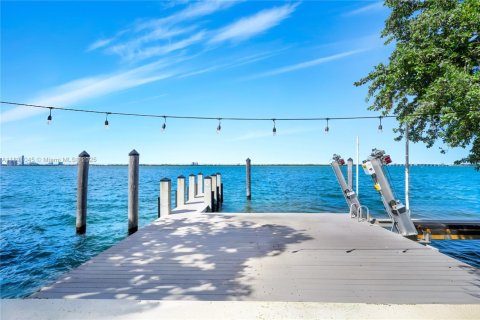 House in Miami Beach, Florida 5 bedrooms, 449.37 sq.m. № 2020539 - photo 6