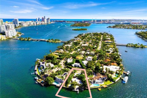 House in Miami Beach, Florida 5 bedrooms, 449.37 sq.m. № 2020539 - photo 12