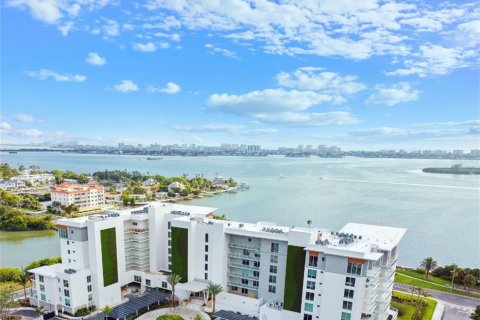 Condo in Clearwater, Florida, 2 bedrooms № 2227273