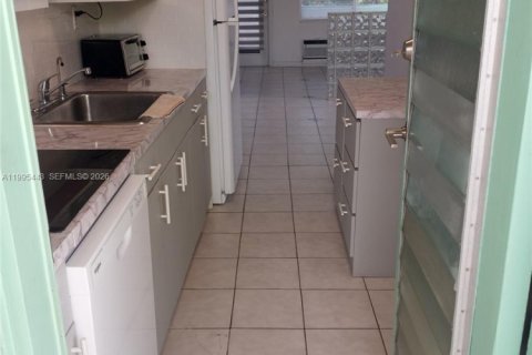 Студия в кондо в Майами-Бич, Флорида № 2063765